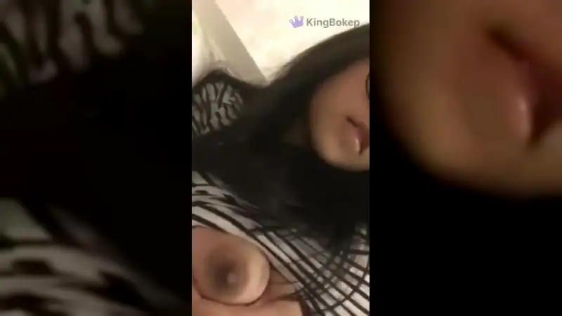 Video ABG Pamer Toket di Line – Nonton Bokep Indo Terbaru Viral