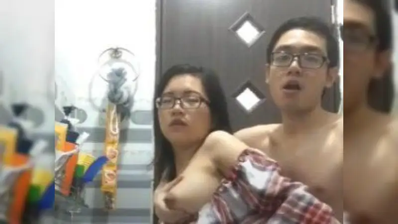 Koko dan Cici Berkacamata Ngentot Mesra – Nonton Bokep Indo Terbaru Viral