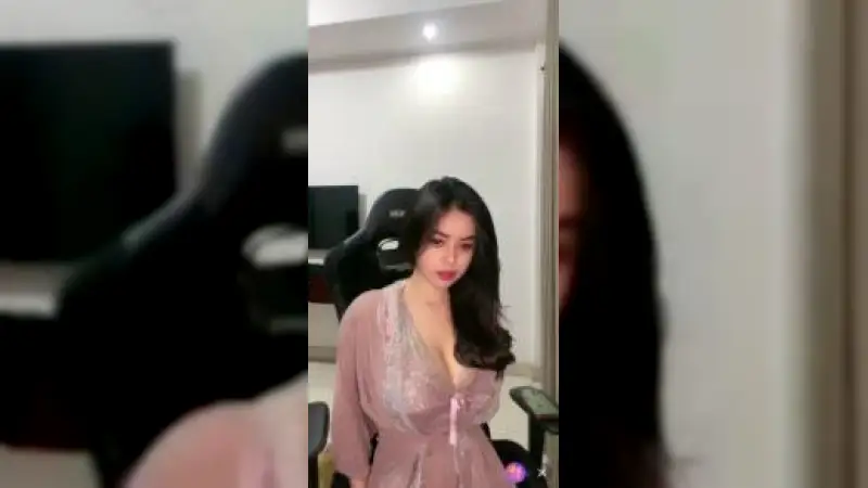 Miss Key cantik mempesona belahan dada mulus – Nonton Bokep Indo Terbaru Viral
