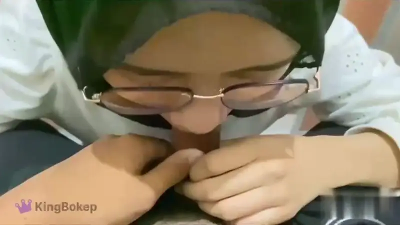 Video Ukthti Bella Demen Keluarin Peju di Jilbab – Nonton Bokep Indo Terbaru Viral