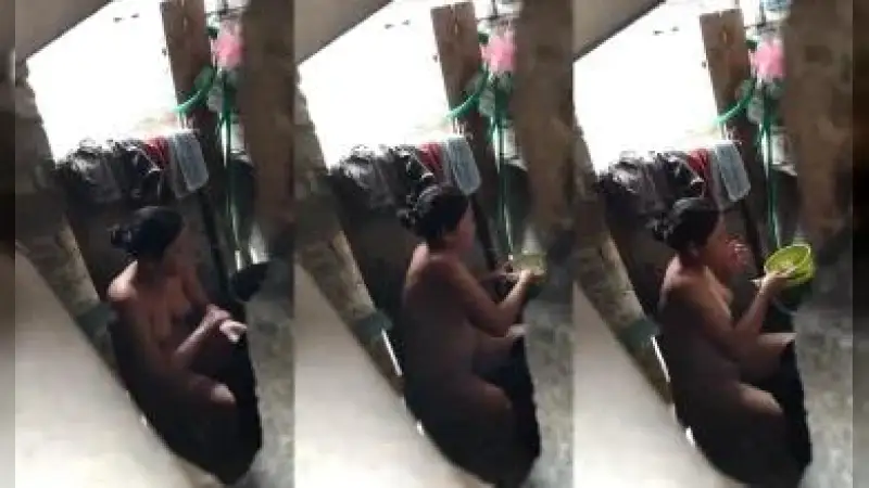 Intip Gadis Desa Mandi – Nonton Bokep Indo Terbaru Viral