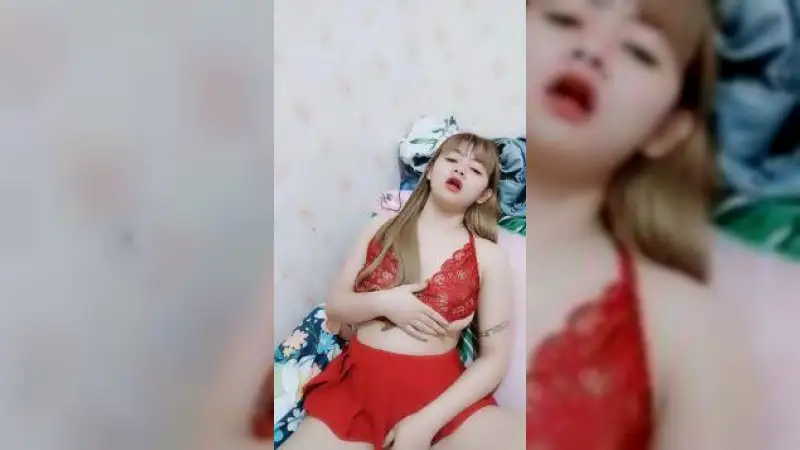 Chika Lingerie Merah Remas Tetek sambil Mendesah – Nonton Bokep Indo Terbaru Viral