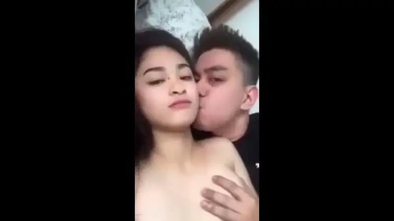 Sedot Tetek Pacar Cantik – Nonton Bokep Indo Terbaru Viral