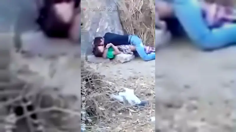 Video Remaja Ngentot Bermesraan Di Atas Bukit – Nonton Bokep Indo Terbaru Viral