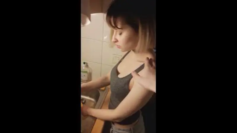 Adik Kakak Ngewe Di Dapur Saat Lagi Masak – Nonton Bokep Indo Terbaru Viral