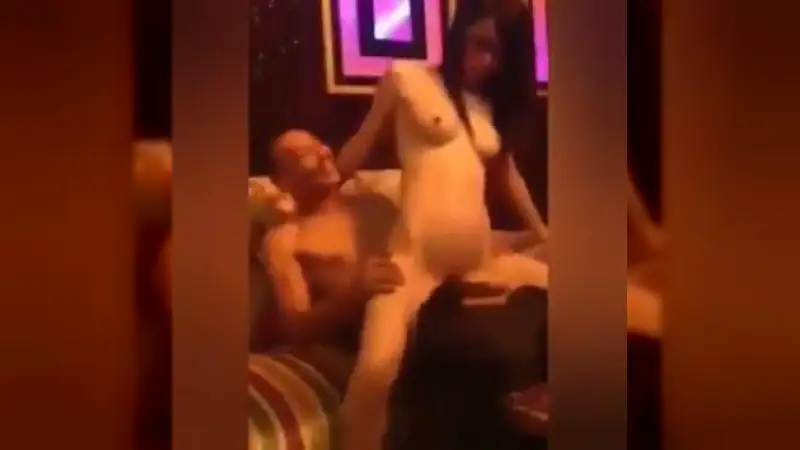 PK Karaoke Dientot Bos Perusahaan – Nonton Bokep Indo Terbaru Viral