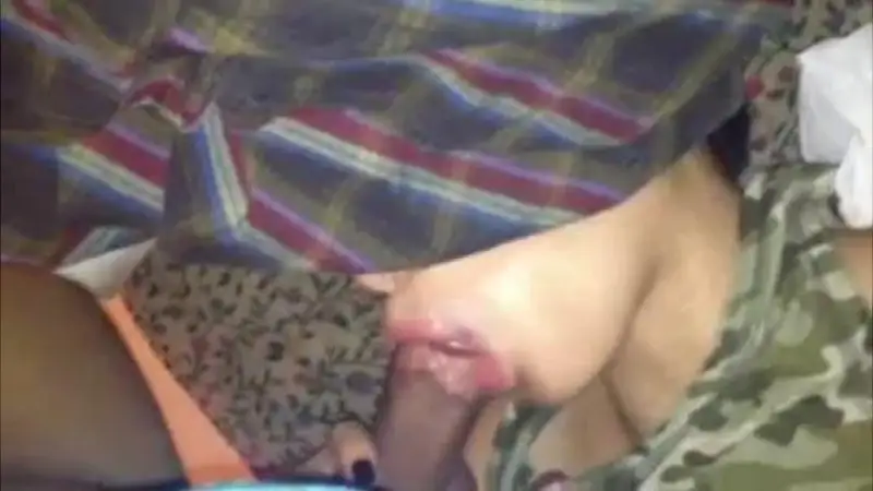 Cewek manis jilat penis om nakal – Nonton Bokep Indo Terbaru Viral