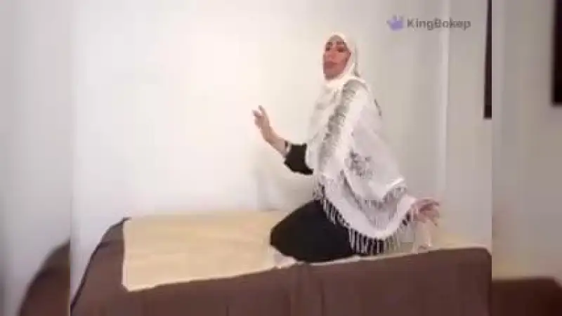 Video Bokep Tante Arab Berjilbab Ngentot Streaming – Nonton Bokep Indo Terbaru Viral