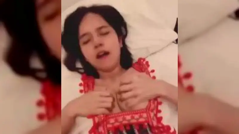 Punya Cewe Imut Banget Katanya Minta Masukin Dari Belakang – Nonton Bokep Indo Terbaru Viral