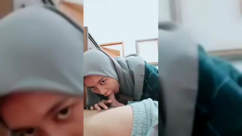 Hijab manis yg lagi viral nyepong dientot – Nonton Bokep Indo Terbaru Viral