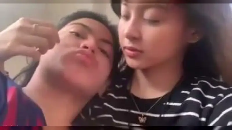 Sejoli Dikosan Berduaan – Nonton Bokep Indo Terbaru Viral