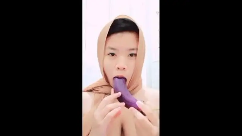 Putri Tobrut Colmek Pakai Terong Bengkok – Nonton Bokep Indo Terbaru Viral