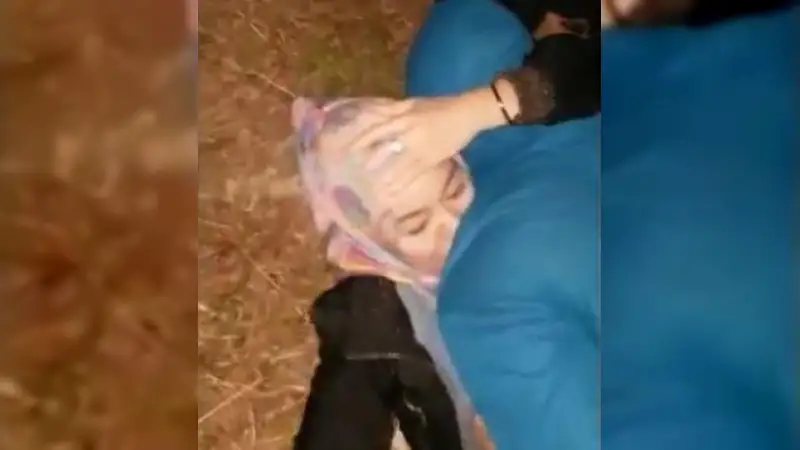 Gadis Berjilbab Kena Gilir – Nonton Bokep Indo Terbaru Viral