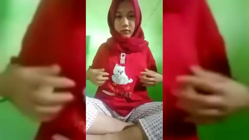 Video Cewek Cantik Jilbab Merah Masturbasi – Nonton Bokep Indo Terbaru Viral