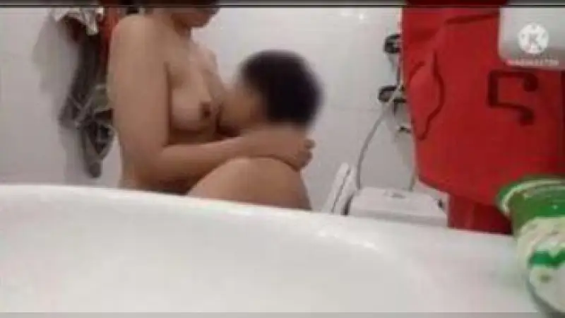 Rekam Teman lagi Mesum di Kamar Mandi – Nonton Bokep Indo Terbaru Viral