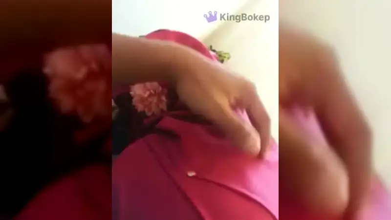 Video Jilbab Pink Kacamata Mesum Di Tangga – Nonton Bokep Indo Terbaru Viral