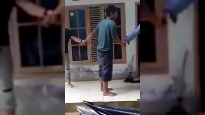 Video Lagi Ngentot di Grebek Massa – Nonton Bokep Indo Terbaru Viral
