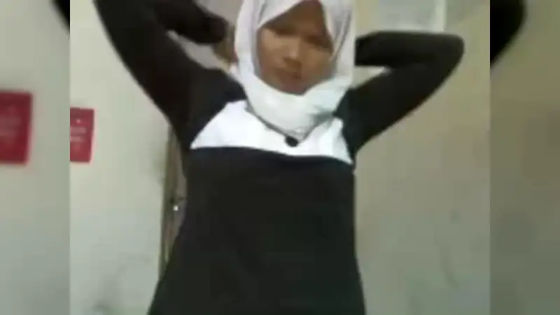 Video Hijaber Perawan Sepong Pacar – Nonton Bokep Indo Terbaru Viral