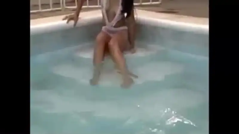 Video Bokep Remaja 18 Tahun di Kolam Renang – Nonton Bokep Indo Terbaru Viral