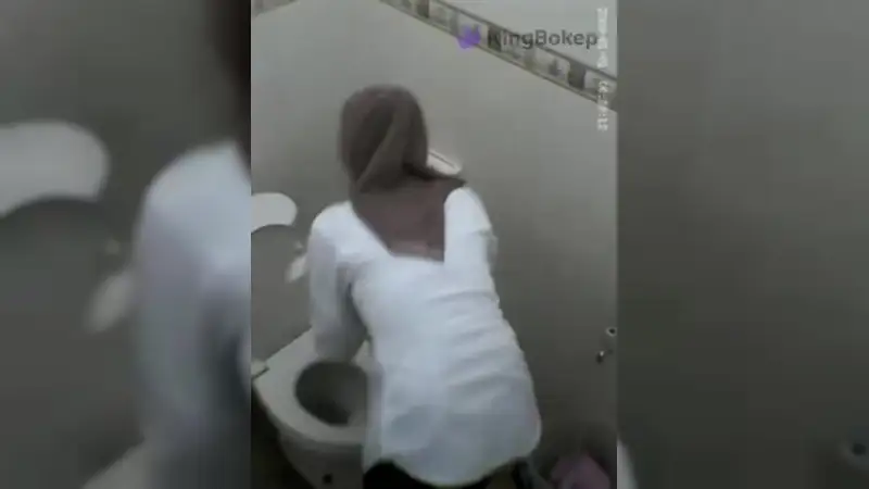 Video Ngintip Guru Jilbab Pipis Di Wc Sekolah – Nonton Bokep Indo Terbaru Viral